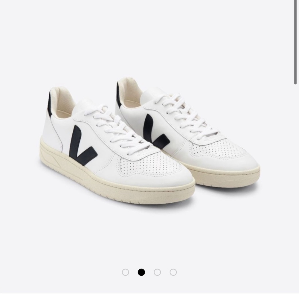Veja V10 White and Black